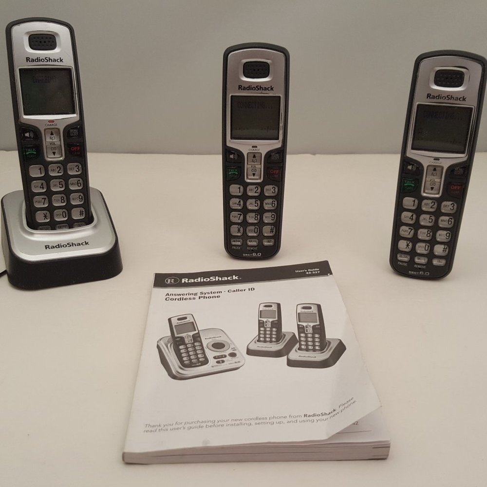 Radio Shack 3 REPLACEMENT or EXPANSION Handsets w Charging Cradle & Guide 43-327